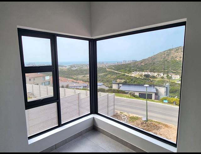 3 BEDROOM DUET FOR SALE IN ISLAND VIEW